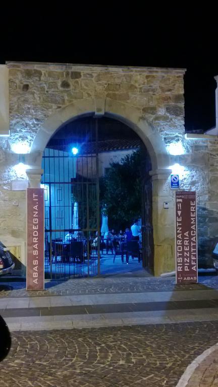 Abas Ristorante Pizzeria Affittacamere Ales Εξωτερικό φωτογραφία