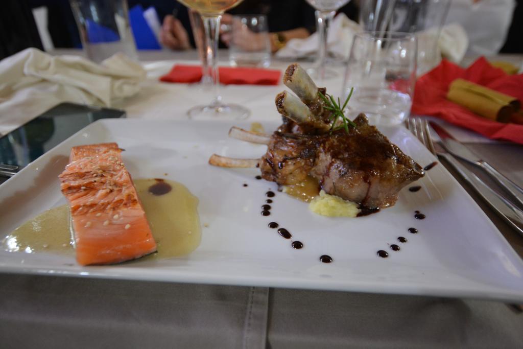 Abas Ristorante Pizzeria Affittacamere Ales Εξωτερικό φωτογραφία