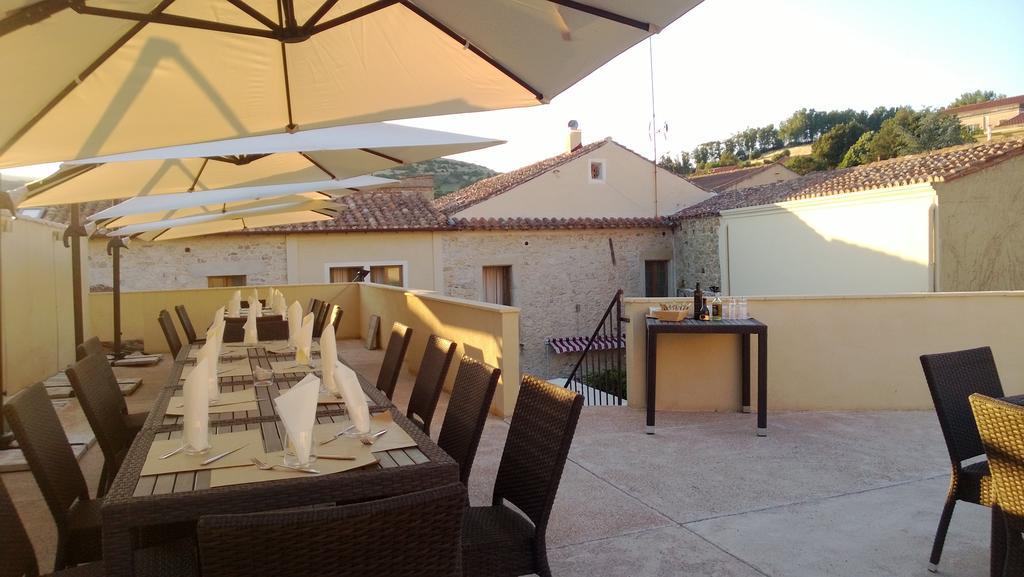 Abas Ristorante Pizzeria Affittacamere Ales Εξωτερικό φωτογραφία