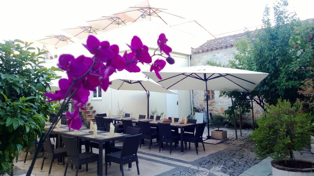 Abas Ristorante Pizzeria Affittacamere Ales Εξωτερικό φωτογραφία