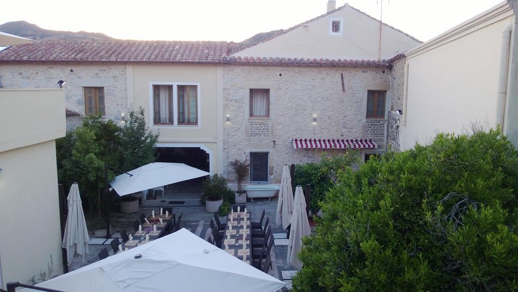 Abas Ristorante Pizzeria Affittacamere Ales Εξωτερικό φωτογραφία